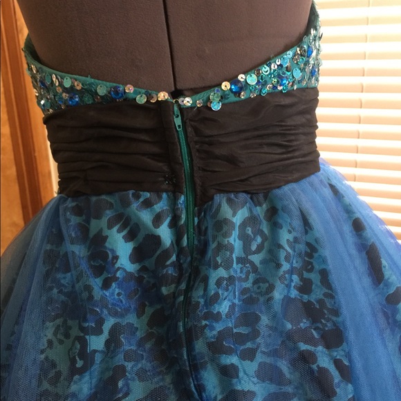 Gorgeous Blue/Tel Sequence w/leopard print. - Picture 4 of 6